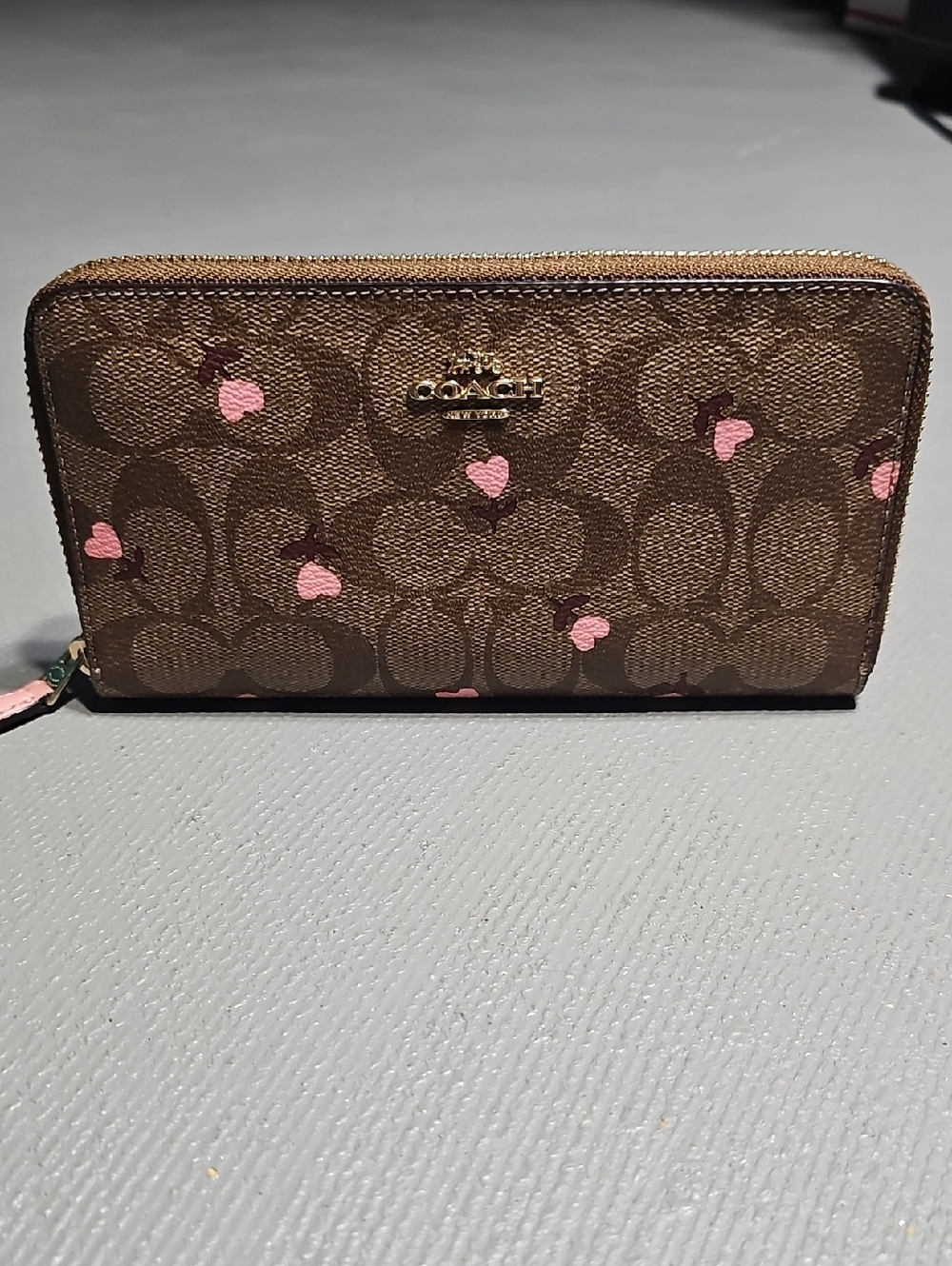 Coach C3288 NWOT Zip Around Wallet In Signature Canvas With Heart Floral Print